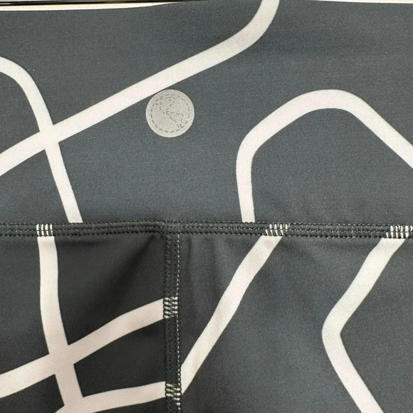 Threads for Thought NWT’s high rise 7/8 leggings. Size medium - Picture 5 of 7